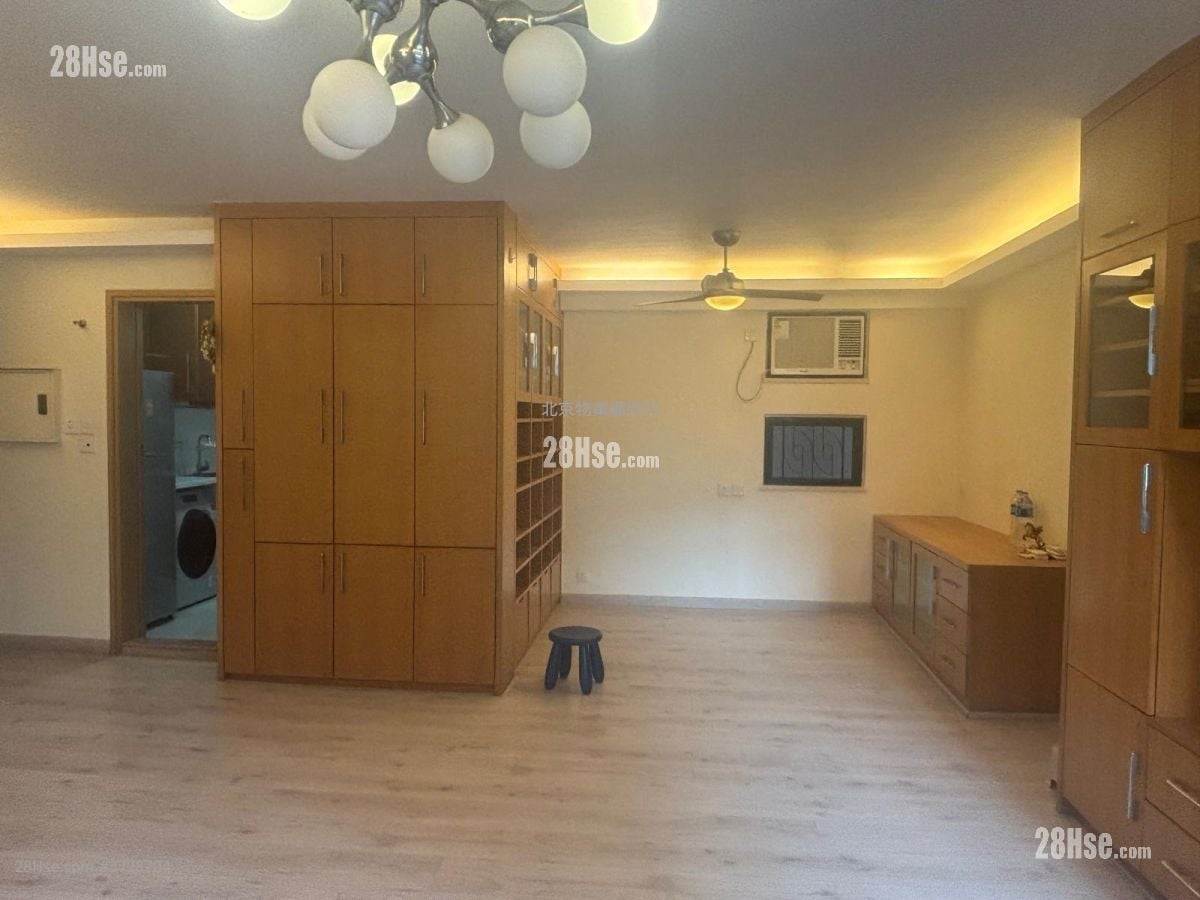 Kornhill Rental 4 Bedrooms , 2 Bathrooms 902 ft²