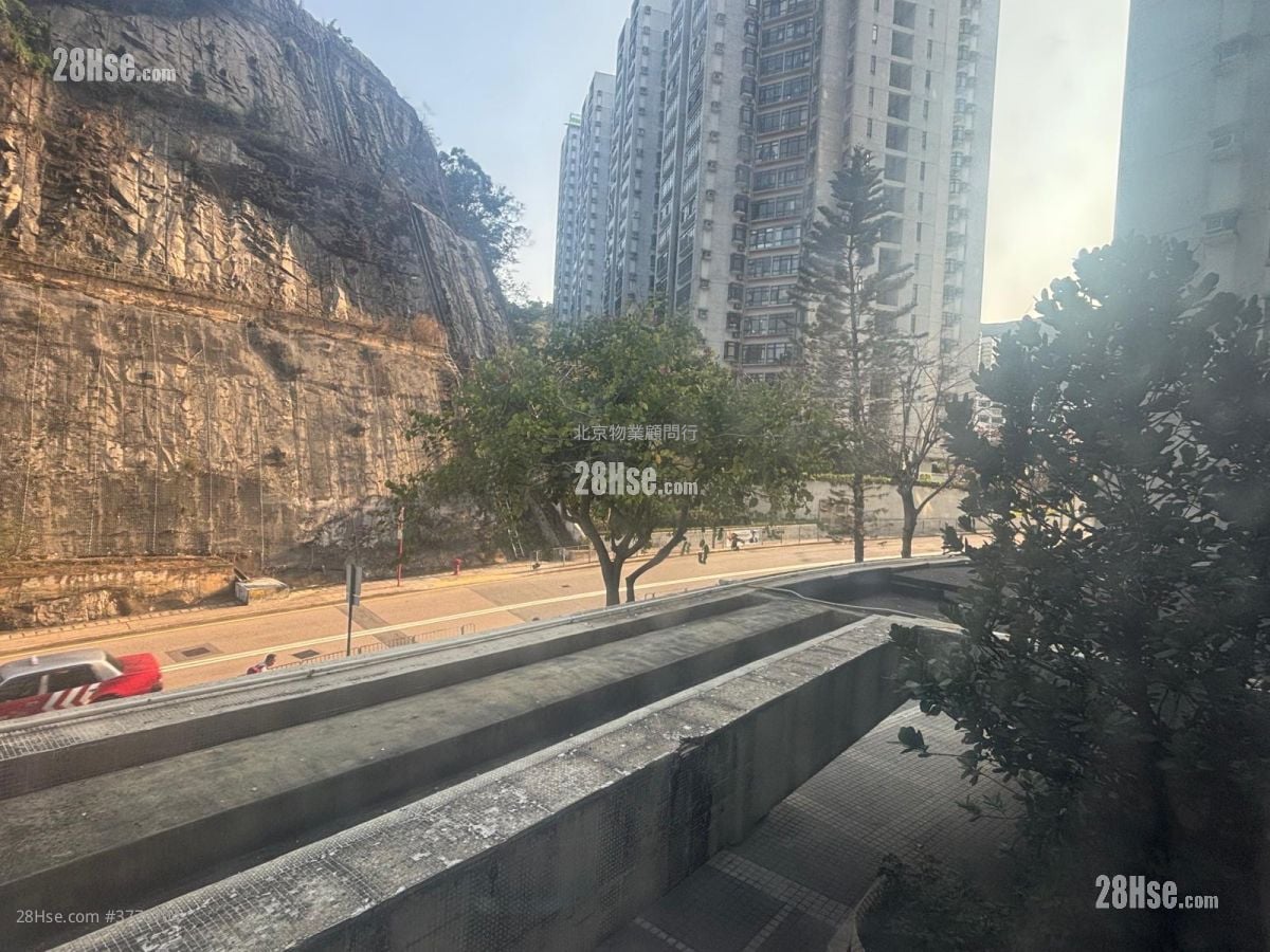 Kornhill Rental 4 Bedrooms , 2 Bathrooms 902 ft²