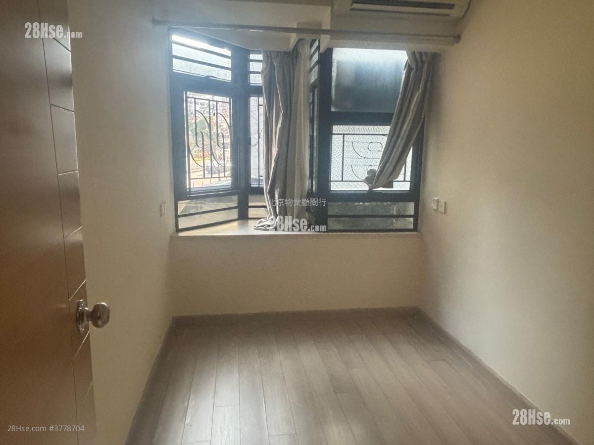 Kornhill Rental 4 Bedrooms , 2 Bathrooms 902 ft²