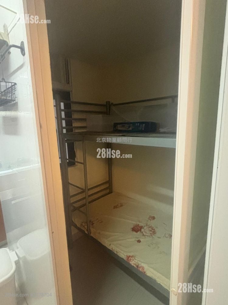 Kornhill Rental 4 Bedrooms , 2 Bathrooms 902 ft²