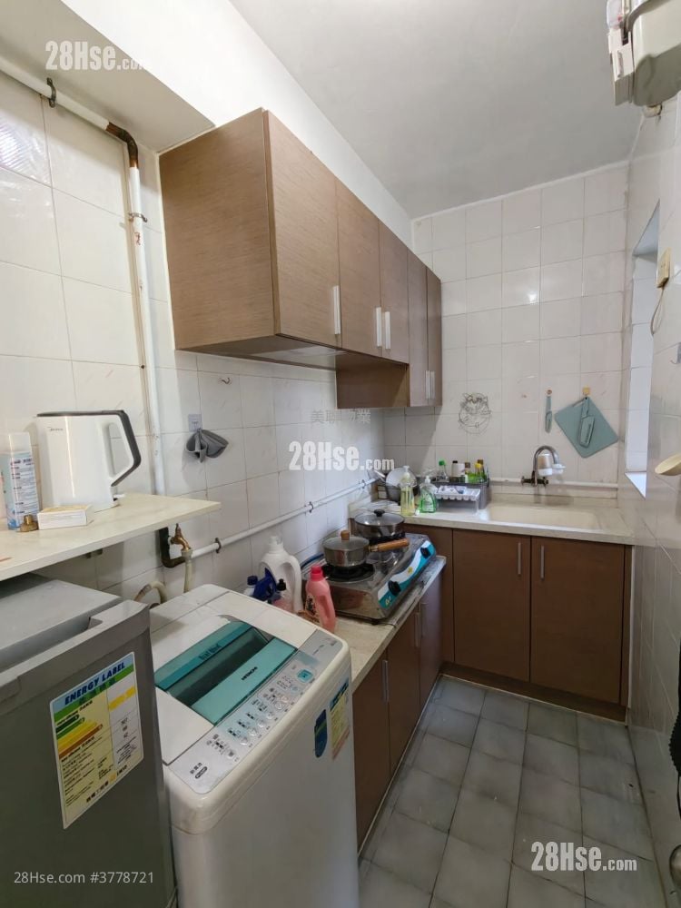 Fanling Town Center Sell 2 Bedrooms , 1 Bathroom 376 ft²