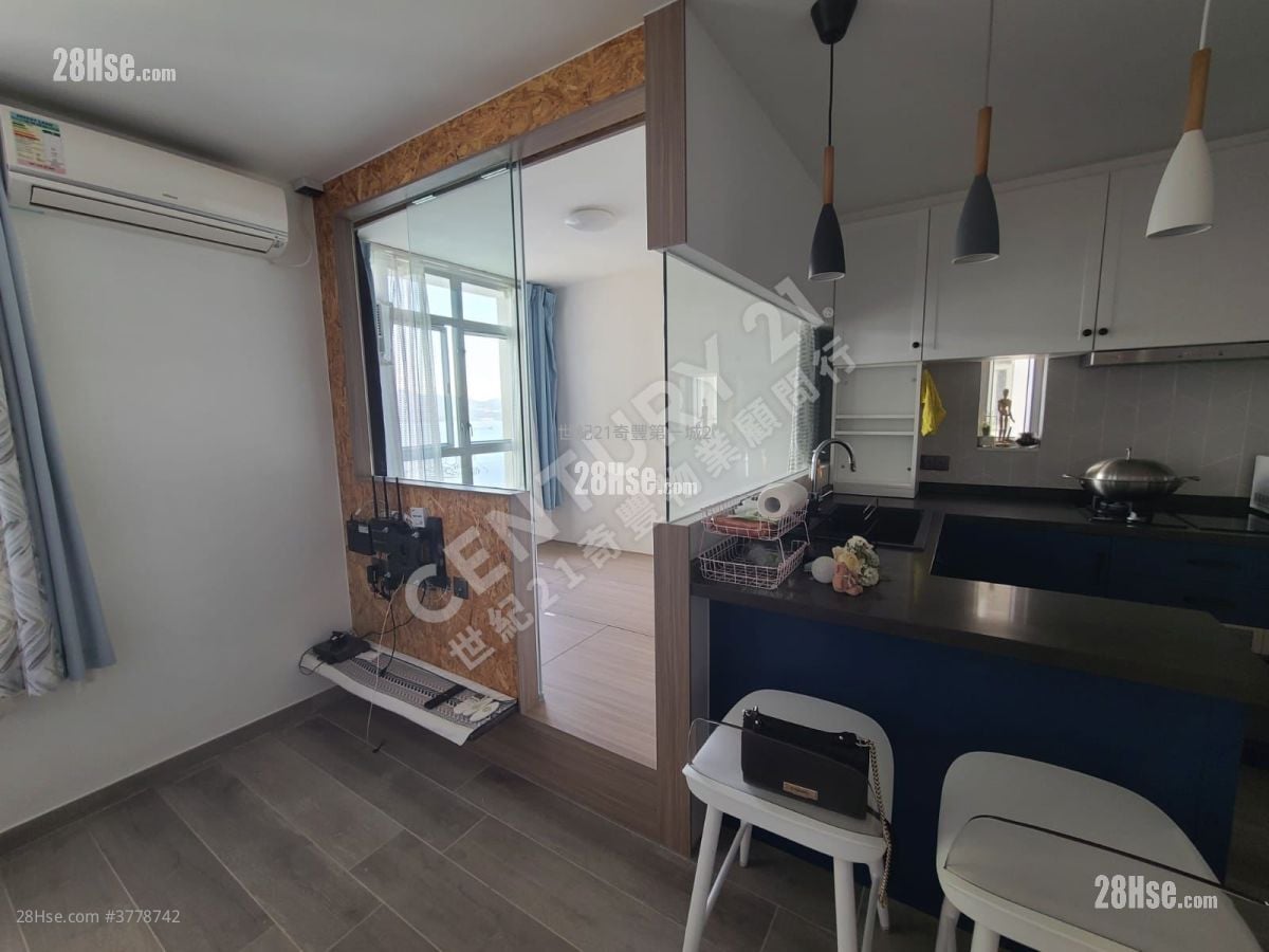 Kam Fung Court Sell 2 Bedrooms , 1 Bathroom 536 ft²