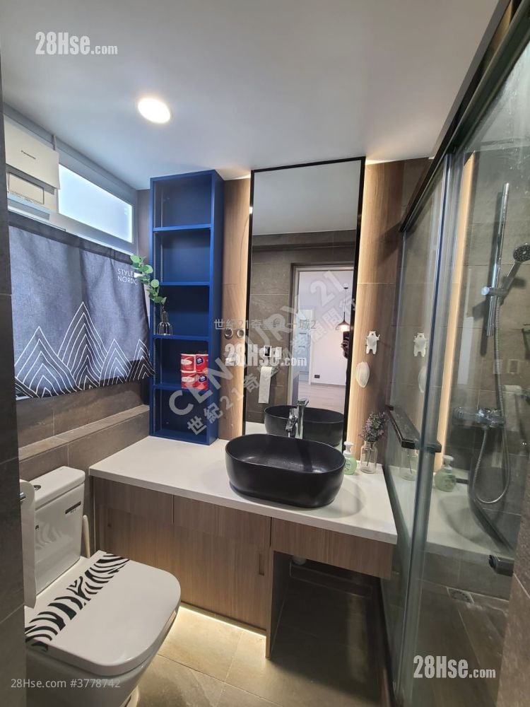 Kam Fung Court Sell 2 Bedrooms , 1 Bathroom 536 ft²