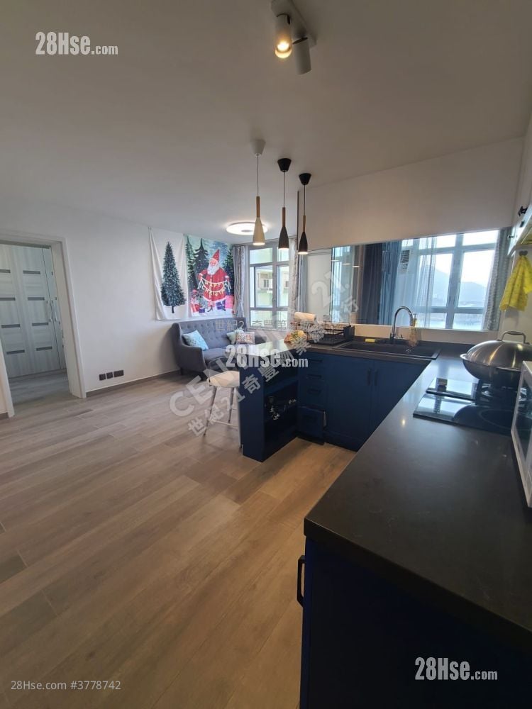 Kam Fung Court Sell 2 Bedrooms , 1 Bathroom 536 ft²