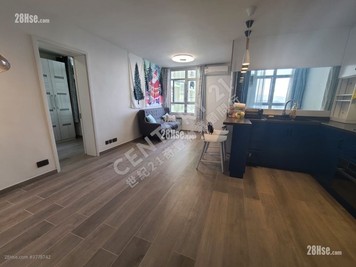 Kam Fung Court Sell 2 Bedrooms , 1 Bathroom 536 ft²