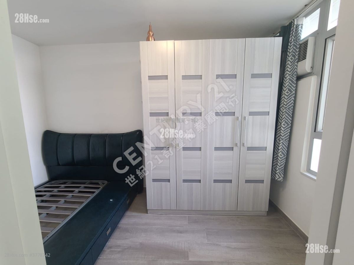 Kam Fung Court Sell 2 Bedrooms , 1 Bathroom 536 ft²