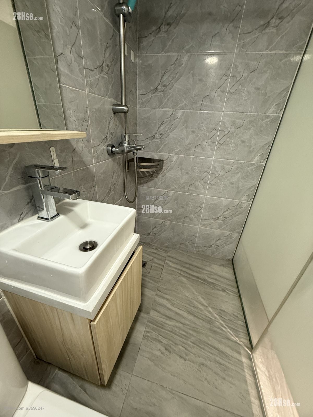 四寶大廈 售盤 4 房 , 4 浴室 575 平方呎