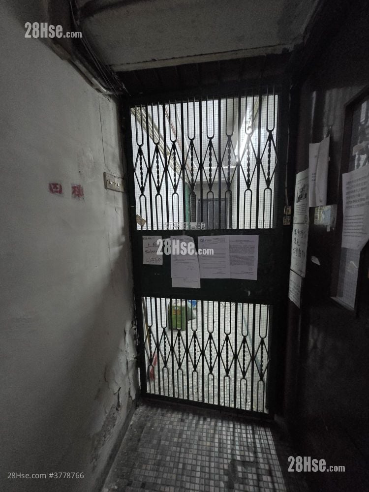 Apartment Sell 3 Bedrooms , 3 Bathrooms 525 ft²