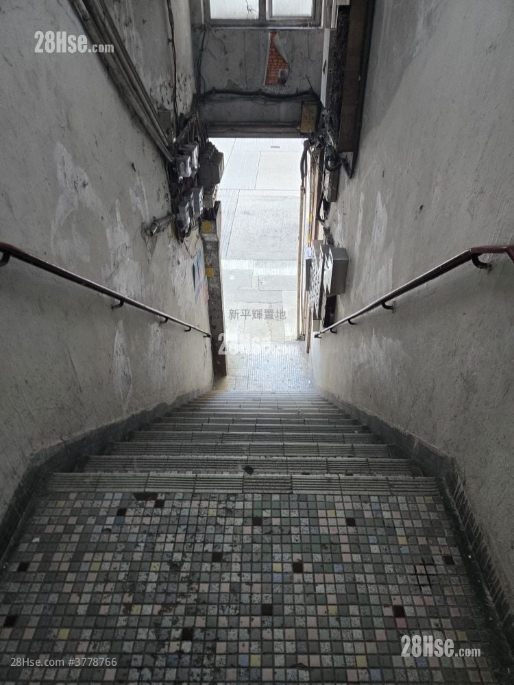 Apartment Sell 3 Bedrooms , 3 Bathrooms 525 ft²