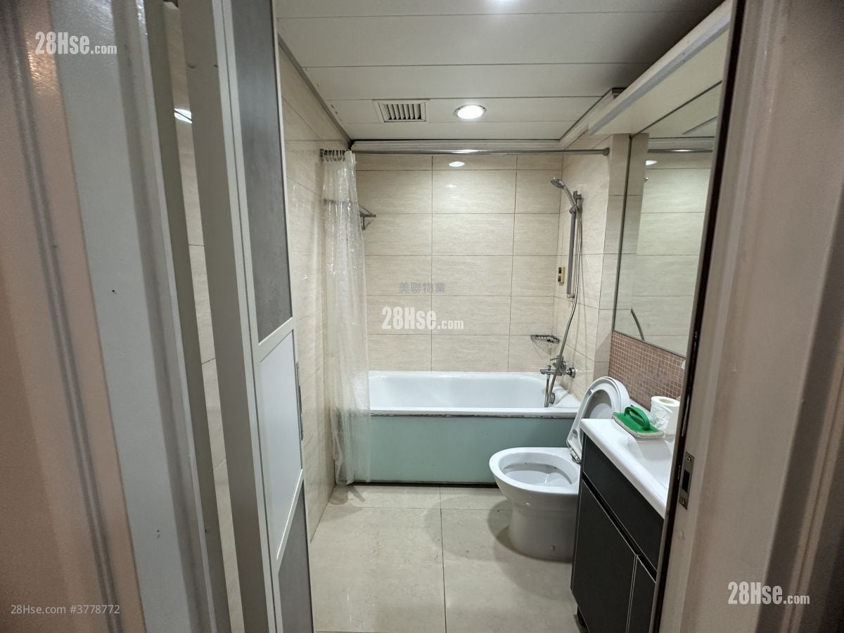 Central Park Towers Sell 2 Bedrooms , 1 Bathroom 494 ft²