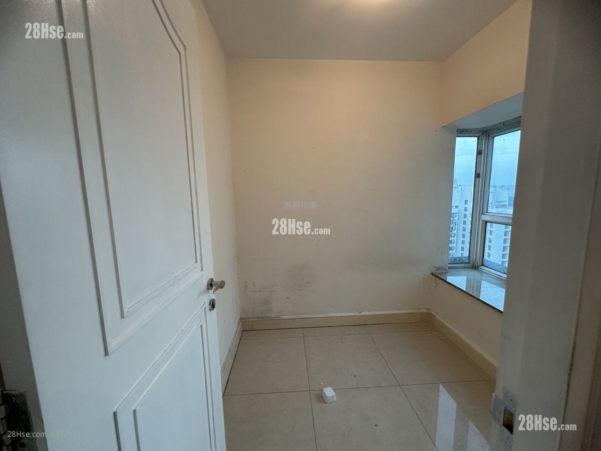 Central Park Towers Sell 2 Bedrooms , 1 Bathroom 494 ft²