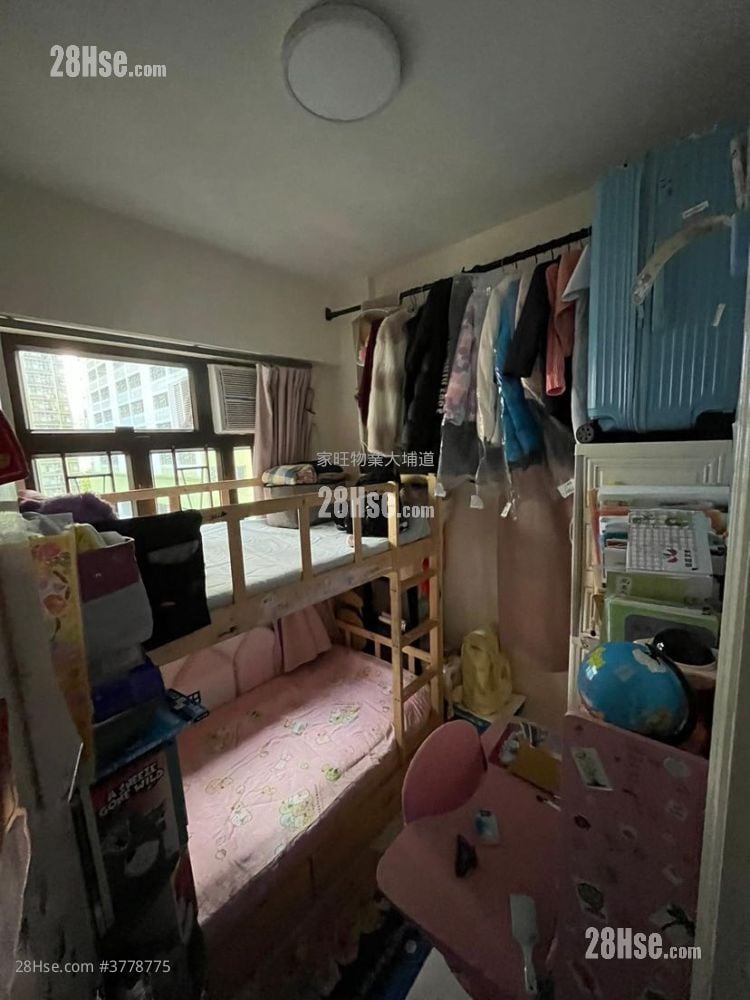 Wing Fat Building Sell 2 Bedrooms , 1 Bathroom 313 ft²