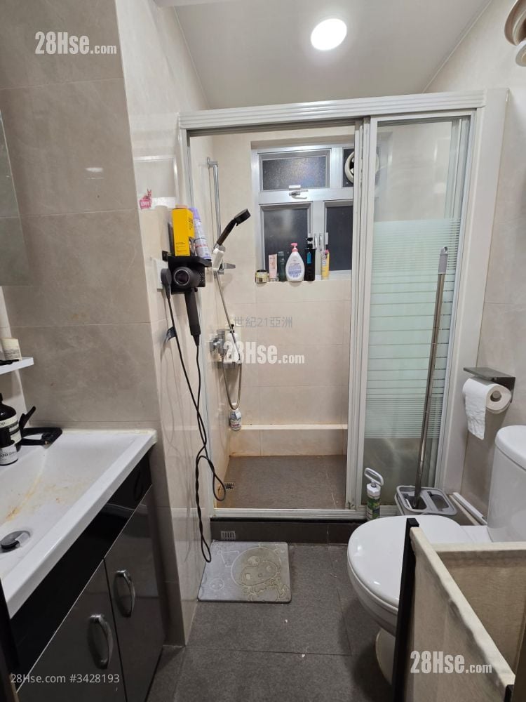 軒尼詩大廈 售盤 3 房 , 2 浴室 555 平方呎