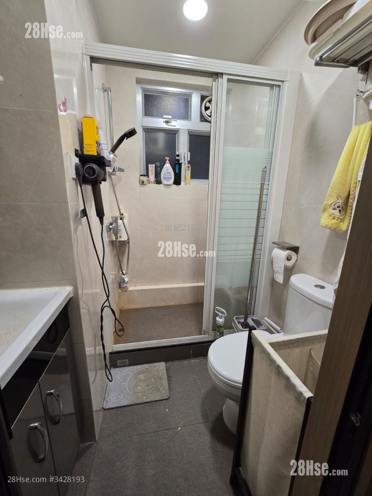 軒尼詩大廈 售盤 3 房 , 2 浴室 555 平方呎