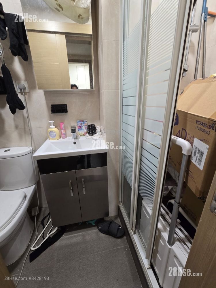 軒尼詩大廈 售盤 3 房 , 2 浴室 555 平方呎