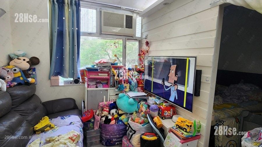 Lung Poon Court Sell 2 Bedrooms 426 ft²