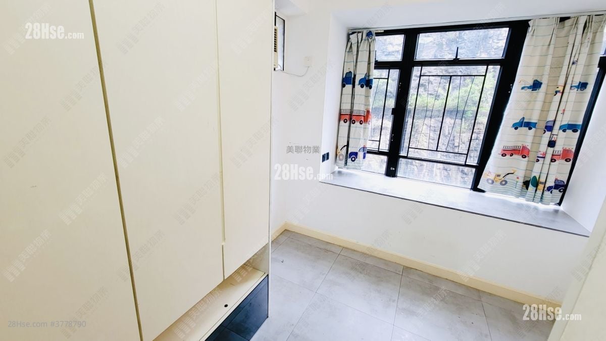 Kornhill Sell 3 Bedrooms 596 ft²