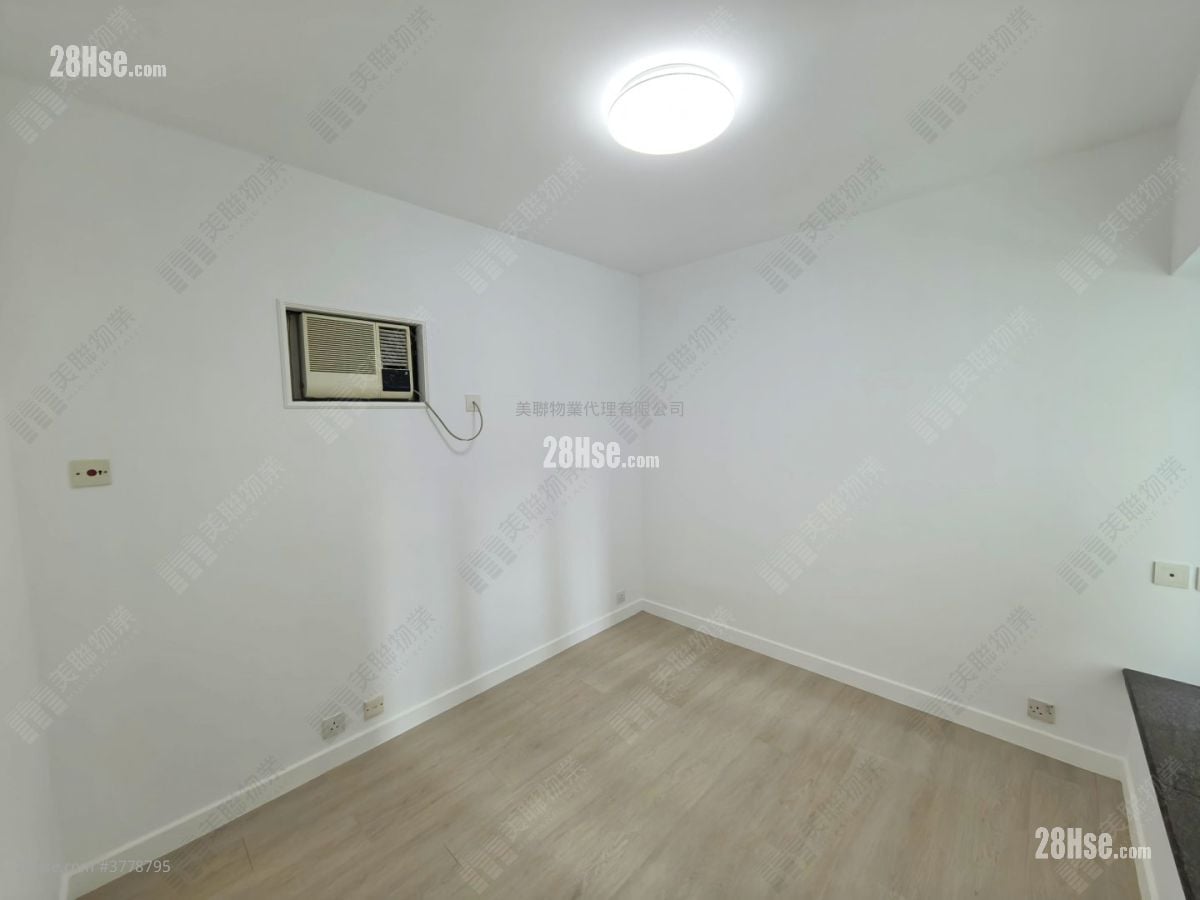 Royal Ascot Sell 3 Bedrooms , 1 Bathroom 676 ft²