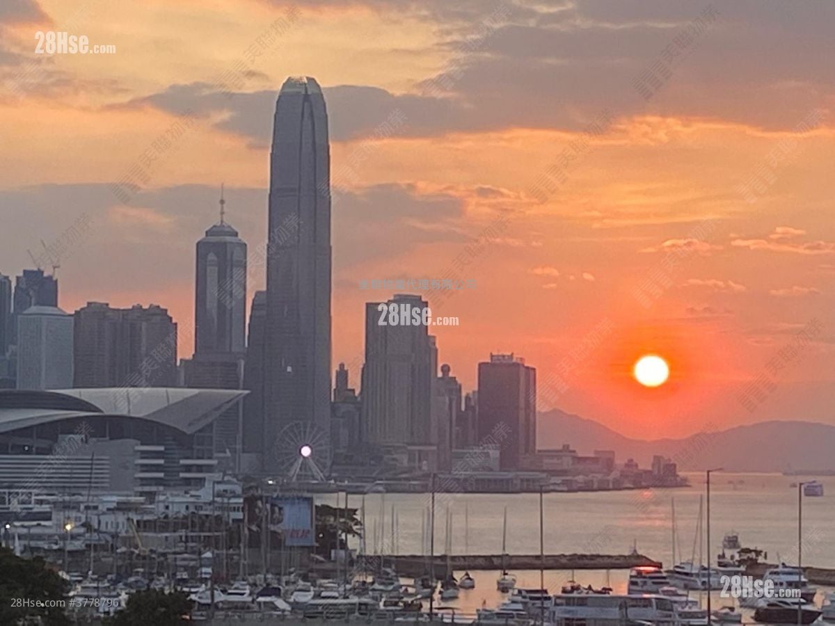 Victoria Court Sell 3 Bedrooms , 3 Bathrooms 1,592 ft²