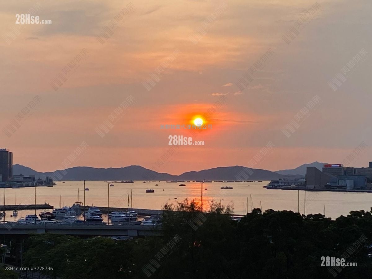 Victoria Court Sell 3 Bedrooms , 3 Bathrooms 1,592 ft²