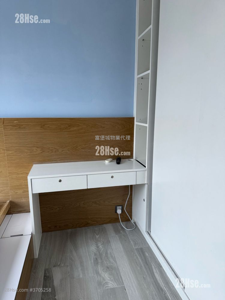 Castello Sell 2 Bedrooms , 1 Bathroom 580 ft²