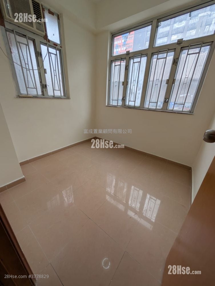 Foo Yue Building Sell 2 Bedrooms , 1 Bathroom 357 ft²