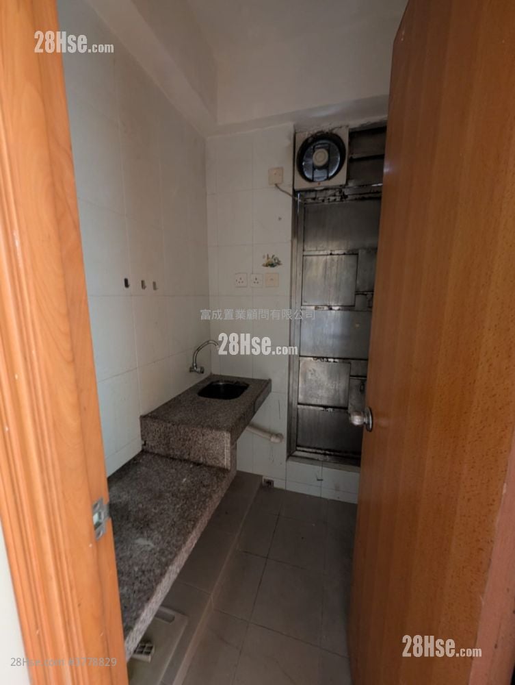 Foo Yue Building Sell 2 Bedrooms , 1 Bathroom 357 ft²