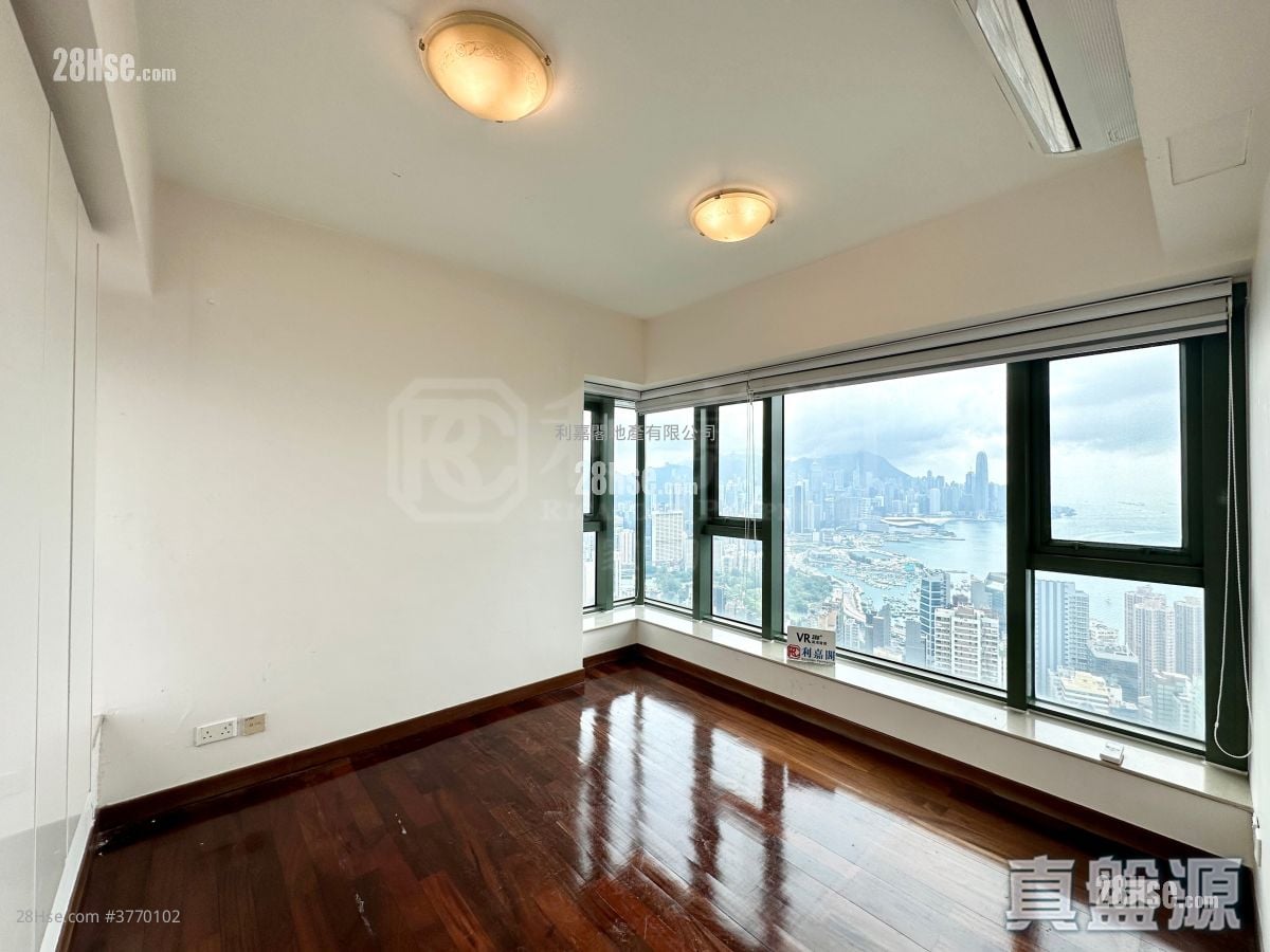 海天峰 售盘 3 房 935 平方尺