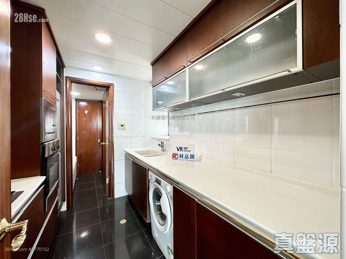 海天峰 售盘 3 房 935 平方尺