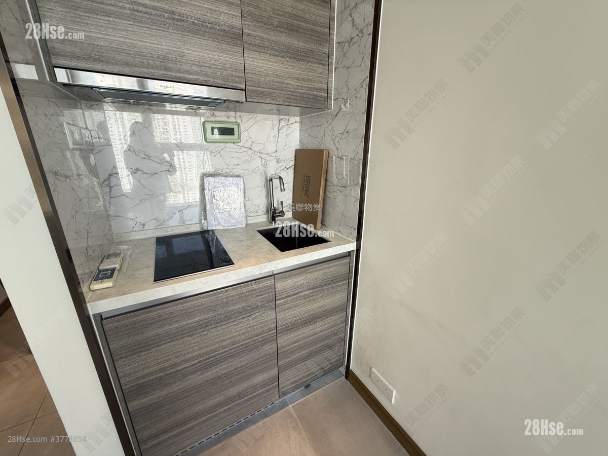 Ava61 Sell Studio , 1 Bathroom 150 ft²