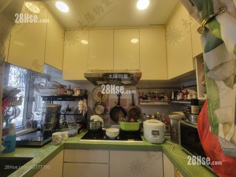 Hunghom Bay Centre Sell 2 Bedrooms 415 ft²