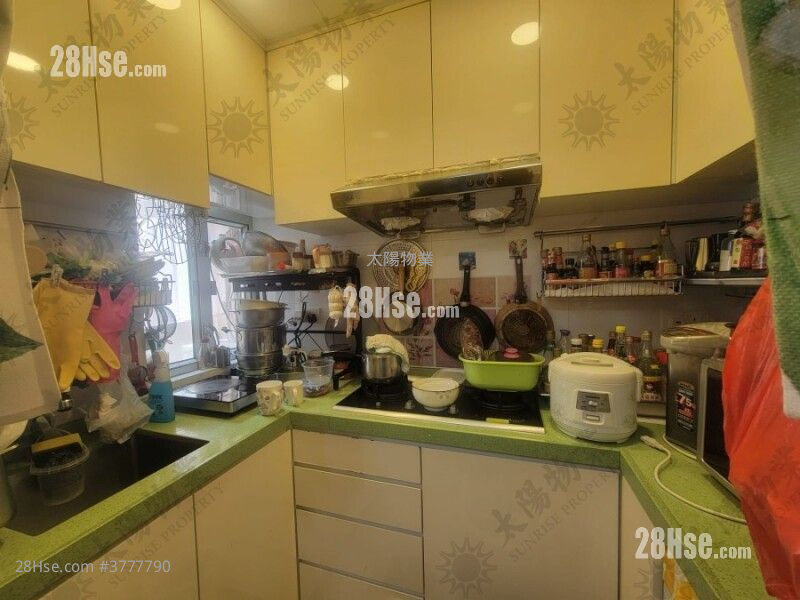 Hunghom Bay Centre Sell 2 Bedrooms 415 ft²