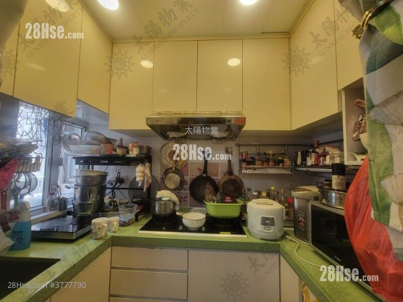 Hunghom Bay Centre Sell 2 Bedrooms 415 ft²