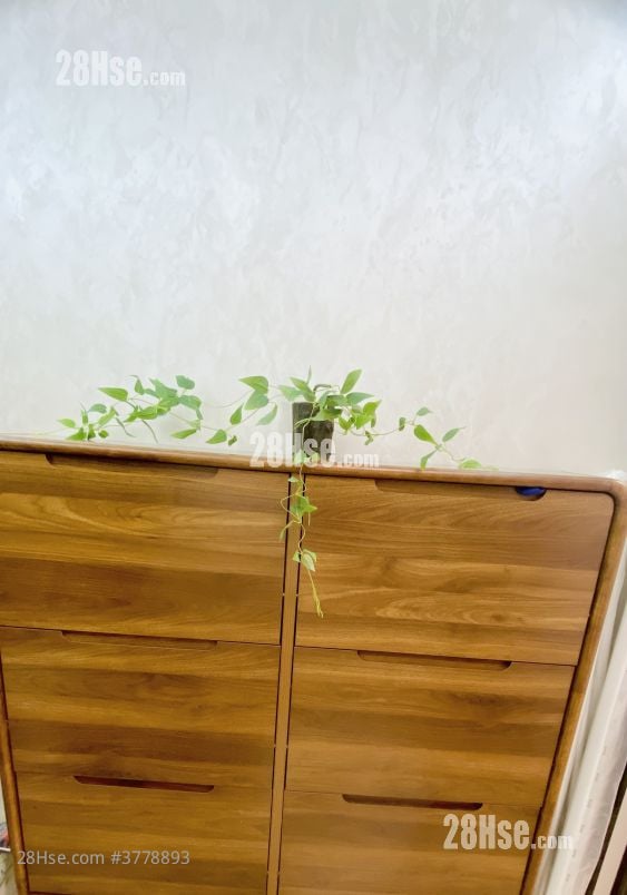 Yan On Building Rental 180 ft²