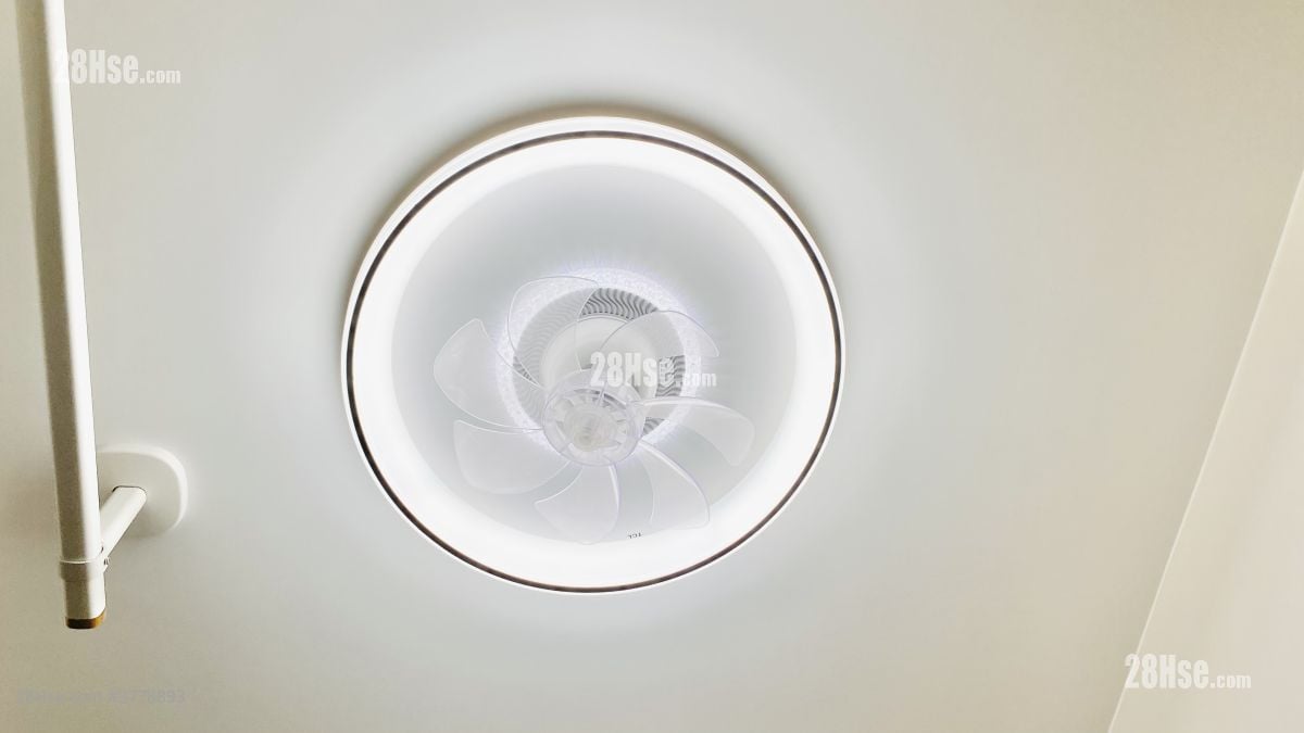 Yan On Building Rental 180 ft²