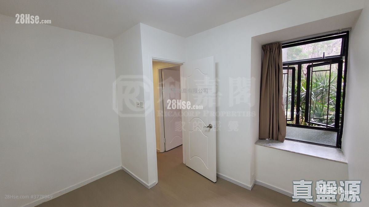 Kornhill Sell 2 Bedrooms , 1 Bathroom 522 ft²