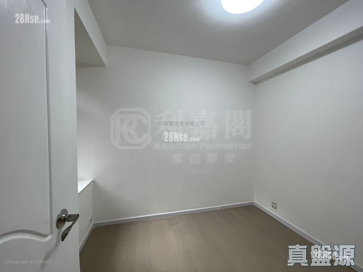 Kornhill Sell 2 Bedrooms , 1 Bathroom 522 ft²