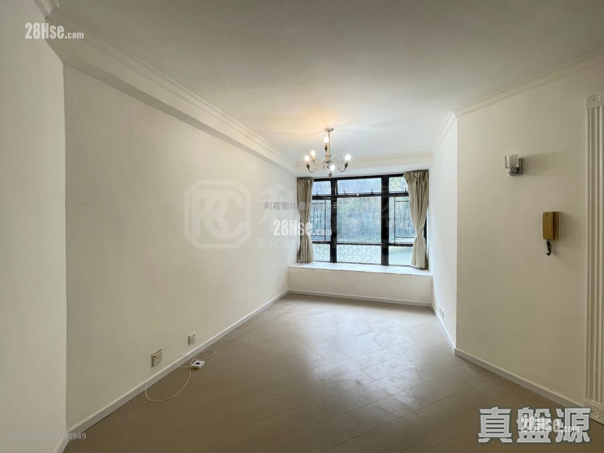 Kornhill Sell 2 Bedrooms , 1 Bathroom 522 ft²