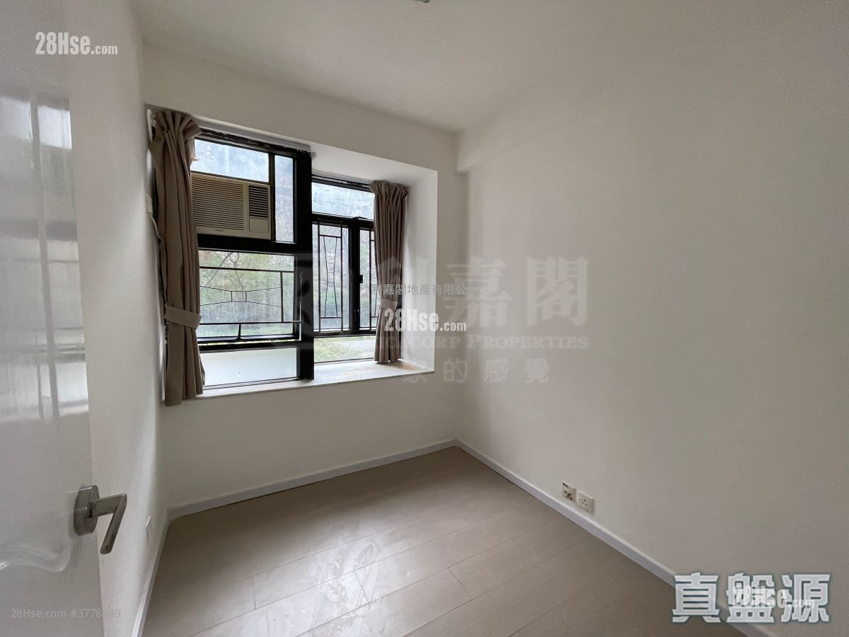 Kornhill Sell 2 Bedrooms , 1 Bathroom 522 ft²