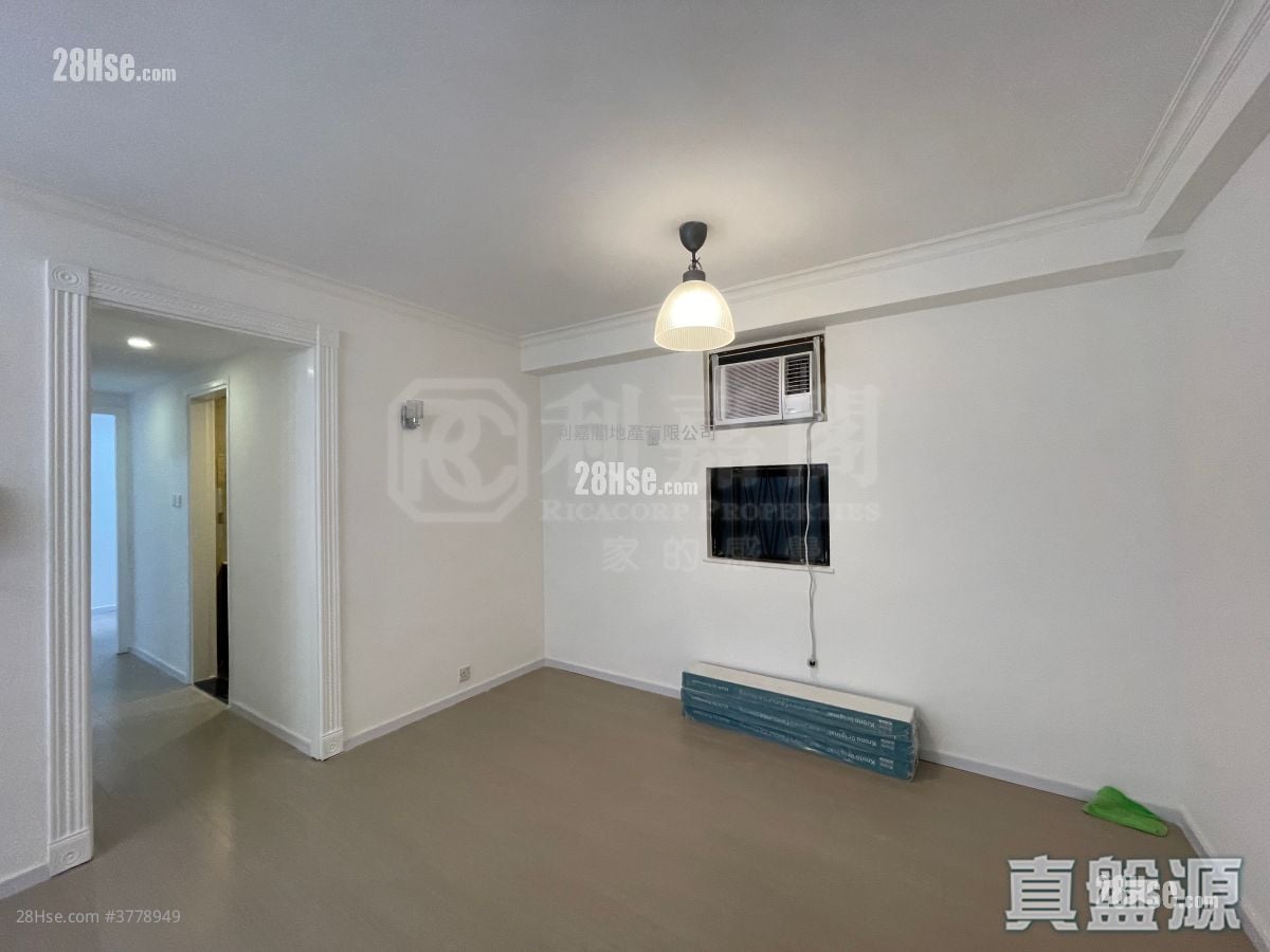 Kornhill Sell 2 Bedrooms , 1 Bathroom 522 ft²