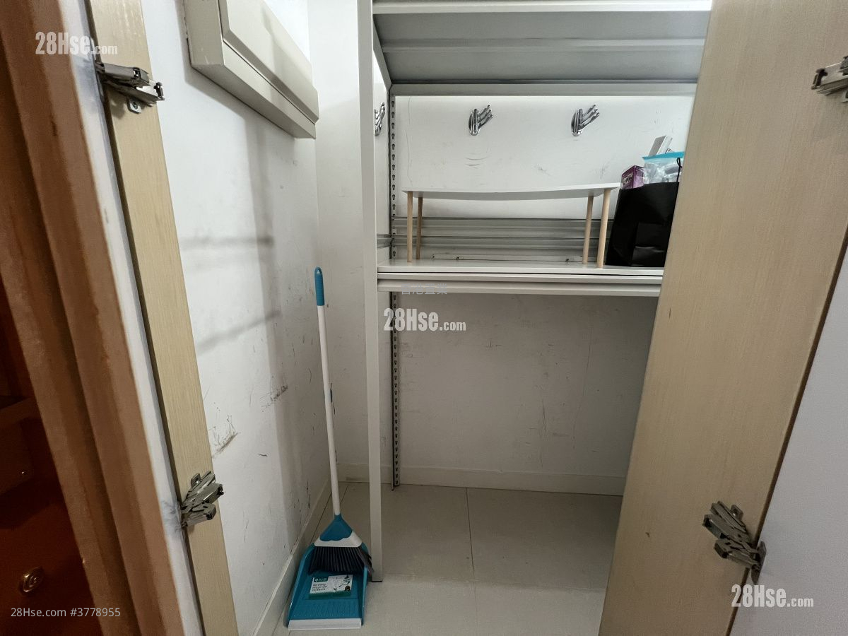 Metro Town Sell 3 Bedrooms , 2 Bathrooms 731 ft²