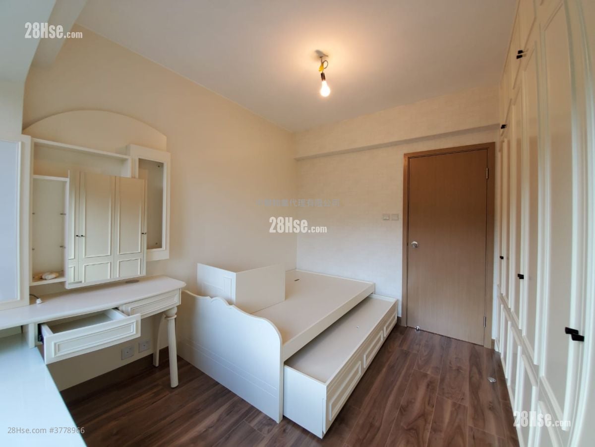 Shatin 33 Sell 3 Bedrooms , 2 Bathrooms 1,296 ft²