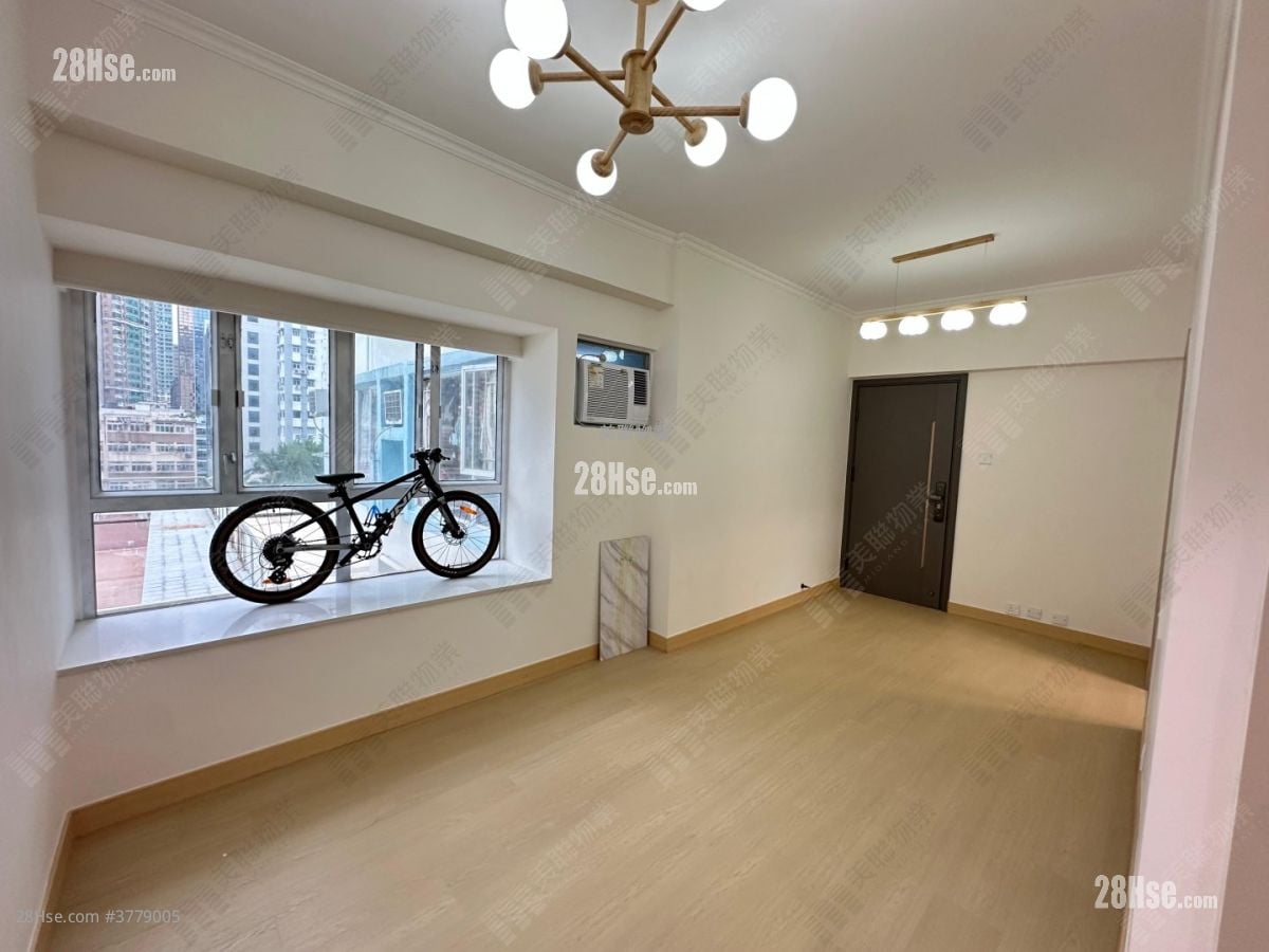 Ho Fai Garden Sell 3 Bedrooms , 1 Bathroom 463 ft²