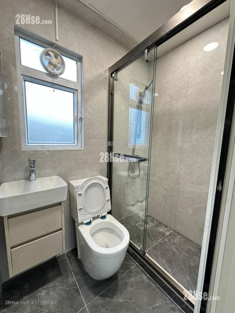 Ho Fai Garden Sell 3 Bedrooms , 1 Bathroom 463 ft²