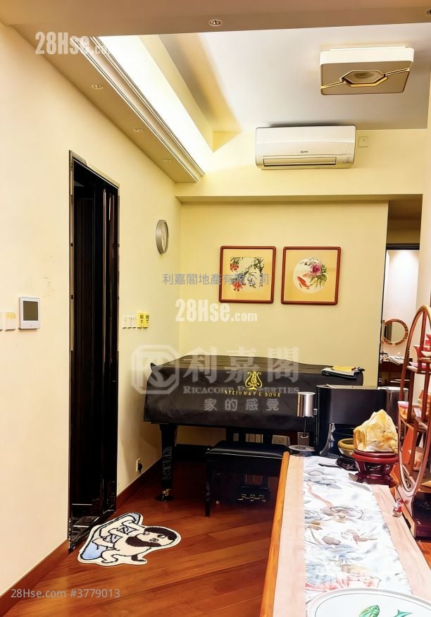 Ultima Rental 1,247 ft²