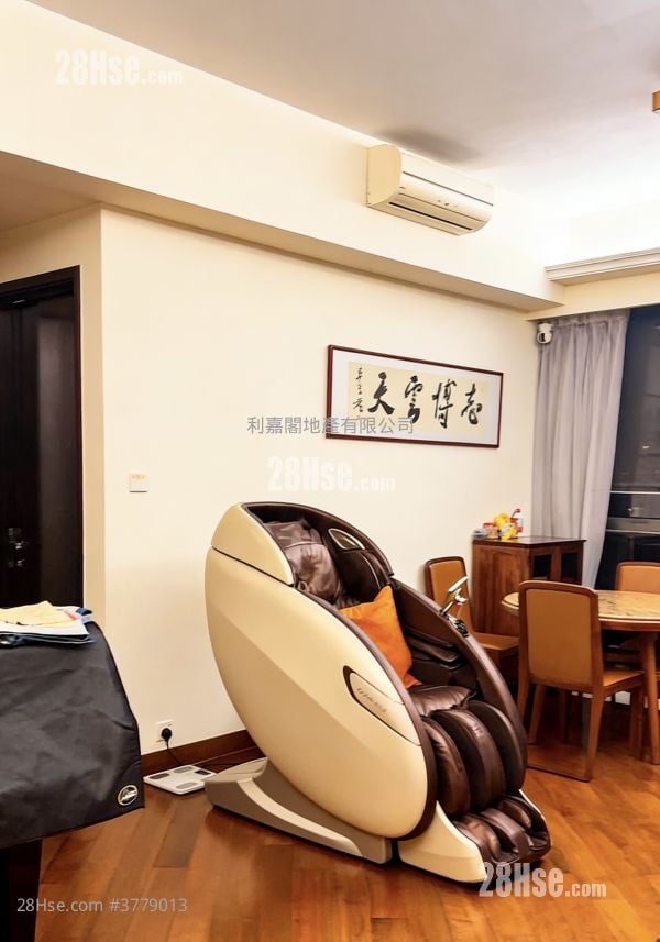 Ultima Rental 1,247 ft²