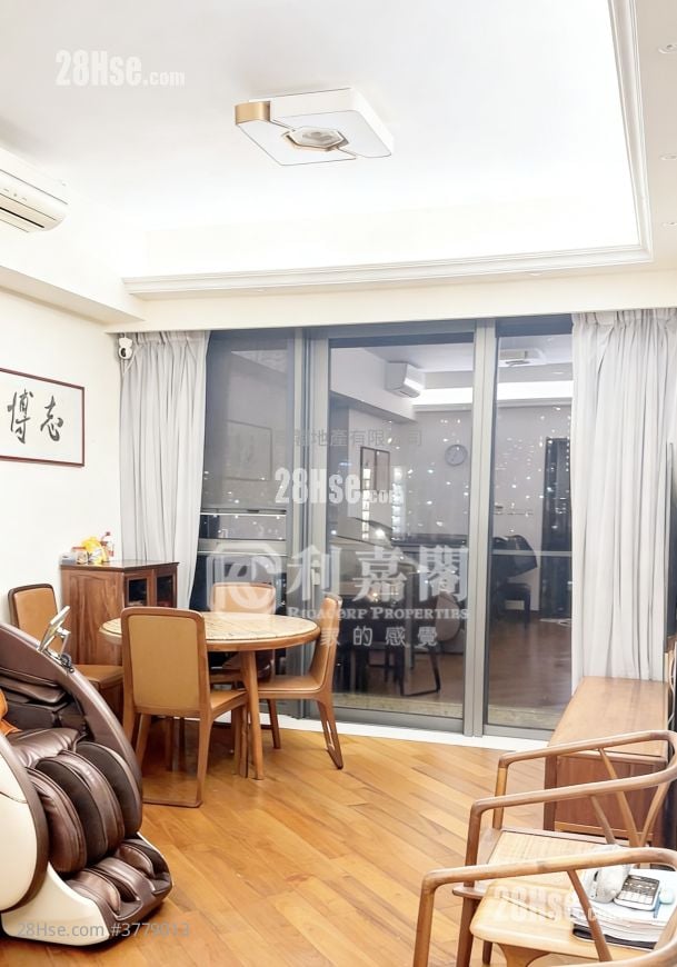 Ultima Rental 1,247 ft²