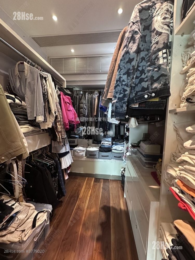 Celestial Heights Sell 5+ Bedrooms , 3 Bathrooms 1,975 ft²