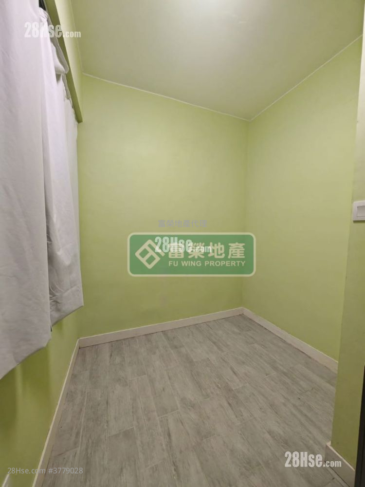 Mandarin Court Sell 2 Bedrooms , 1 Bathroom 436 ft²