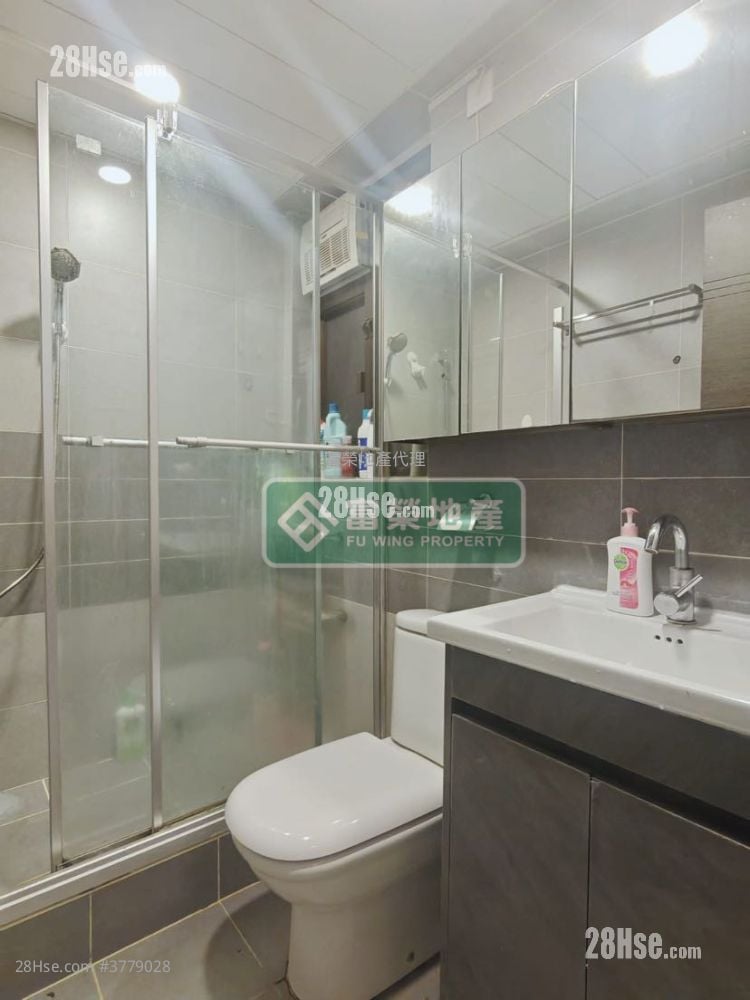 Mandarin Court Sell 2 Bedrooms , 1 Bathroom 436 ft²